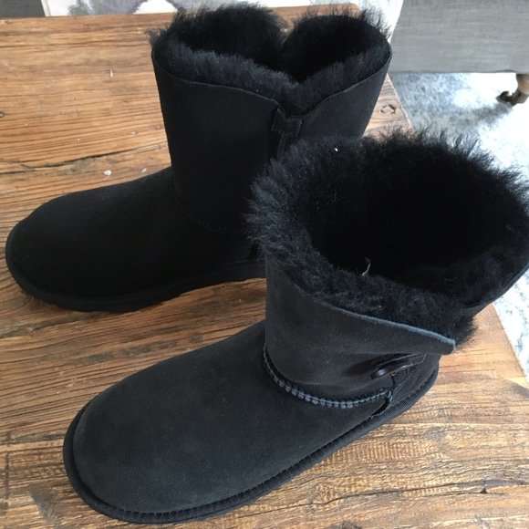 UGG BAILEY BUTTON II BOOT BIG KIDS size 5-NWOB - Picture 2 of 5